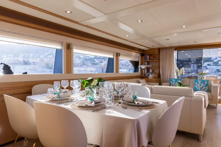 Formal dining aboard La Pausa